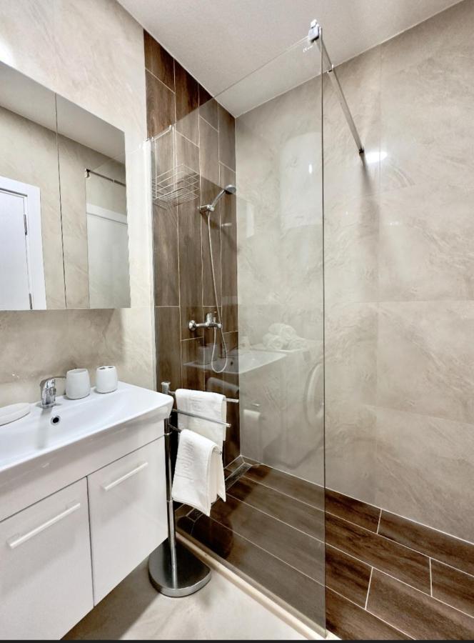 Studio Apartment, 5 Minutes To The Beach Бар Екстериор снимка