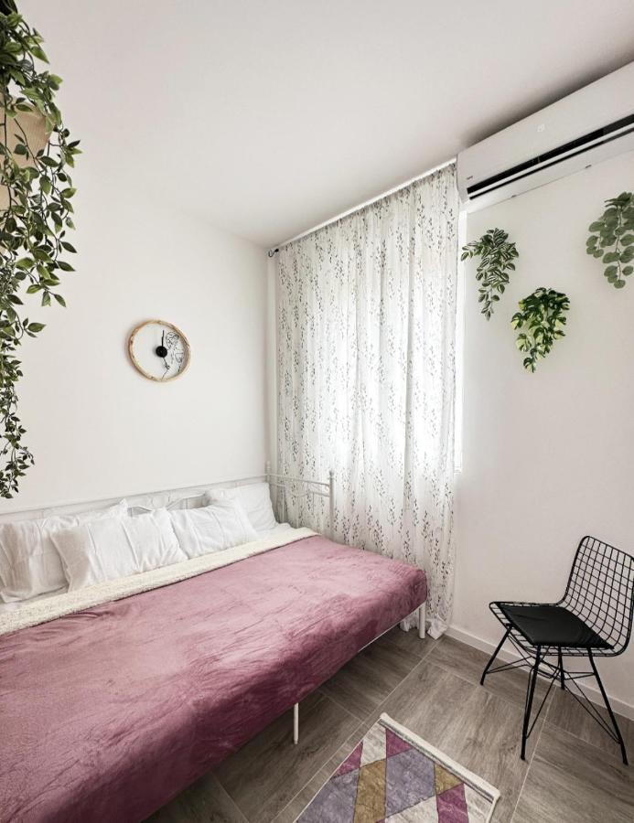 Studio Apartment, 5 Minutes To The Beach Бар Екстериор снимка
