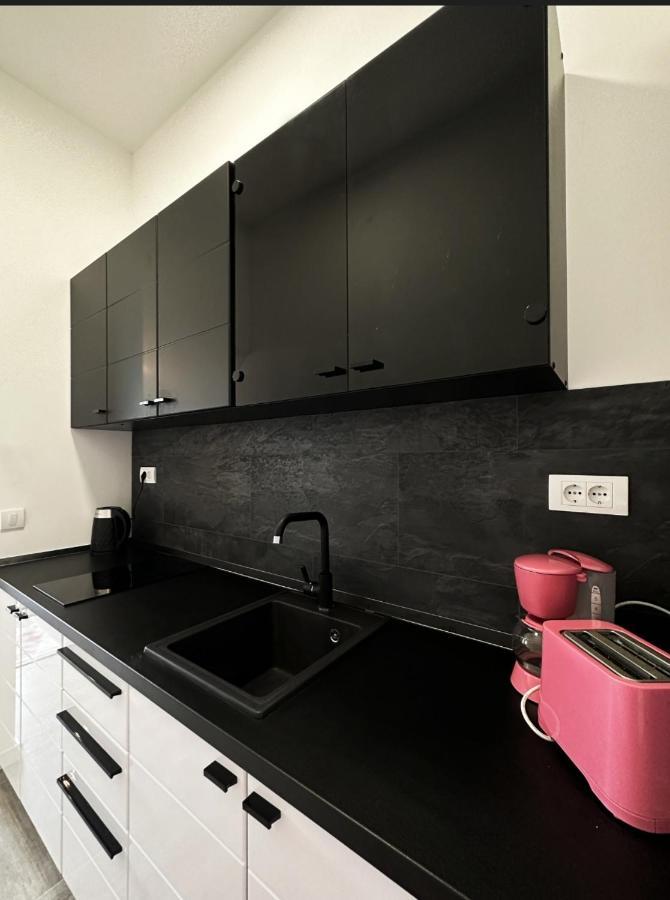 Studio Apartment, 5 Minutes To The Beach Бар Екстериор снимка
