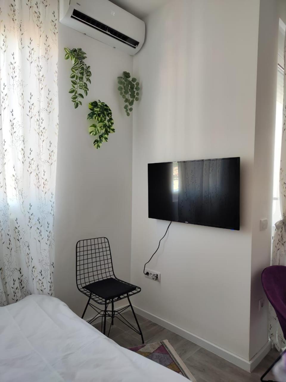 Studio Apartment, 5 Minutes To The Beach Бар Екстериор снимка